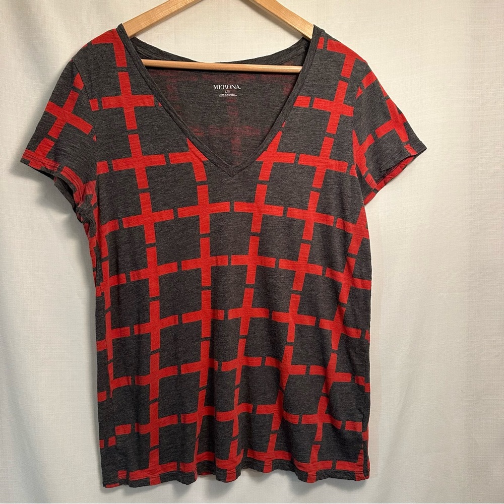 Merona Red Cross V-Neck Short Sleeve T-Shirt Size Large